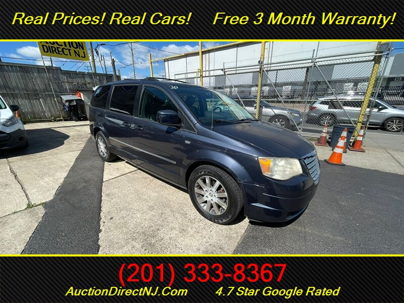 2009 Chrysler Town & Country Touring - Photo 1 - Jersey City, NJ 07307