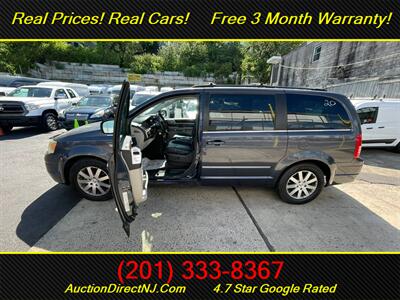 2009 Chrysler Town & Country Touring   - Photo 9 - Jersey City, NJ 07307
