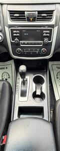2017 Nissan Altima 2.5 SR   - Photo 23 - Bakersfield, CA 93305