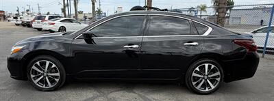 2017 Nissan Altima 2.5 SR   - Photo 4 - Bakersfield, CA 93305