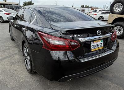 2017 Nissan Altima 2.5 SR   - Photo 9 - Bakersfield, CA 93305