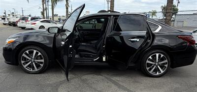 2017 Nissan Altima 2.5 SR   - Photo 5 - Bakersfield, CA 93305