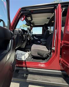 2013 Jeep Wrangler Unlimited Rubicon   - Photo 6 - Bakersfield, CA 93301