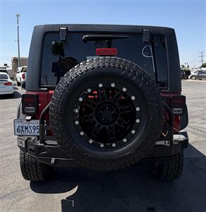 2013 Jeep Wrangler Unlimited Rubicon   - Photo 14 - Bakersfield, CA 93301