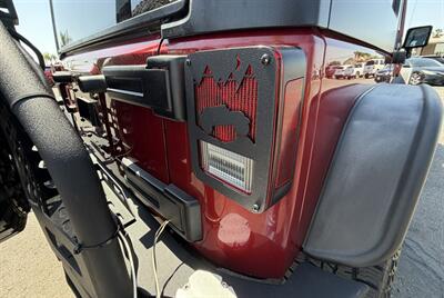 2013 Jeep Wrangler Unlimited Rubicon   - Photo 16 - Bakersfield, CA 93301