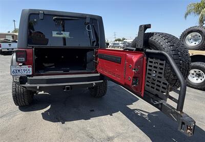2013 Jeep Wrangler Unlimited Rubicon   - Photo 11 - Bakersfield, CA 93301