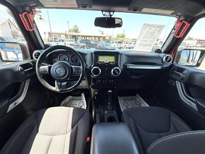 2013 Jeep Wrangler Unlimited Rubicon   - Photo 21 - Bakersfield, CA 93301