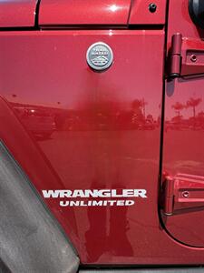 2013 Jeep Wrangler Unlimited Rubicon   - Photo 31 - Bakersfield, CA 93301