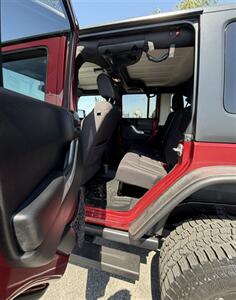 2013 Jeep Wrangler Unlimited Rubicon   - Photo 7 - Bakersfield, CA 93301