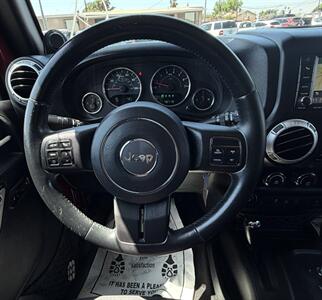 2013 Jeep Wrangler Unlimited Rubicon   - Photo 23 - Bakersfield, CA 93301