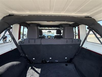 2013 Jeep Wrangler Unlimited Rubicon   - Photo 13 - Bakersfield, CA 93301