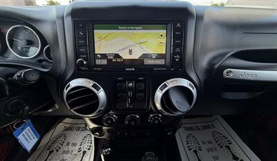 2013 Jeep Wrangler Unlimited Rubicon   - Photo 25 - Bakersfield, CA 93301