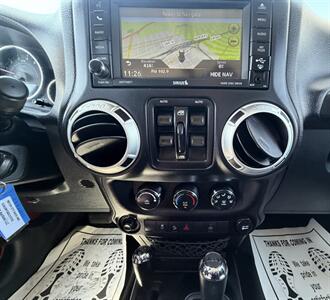 2013 Jeep Wrangler Unlimited Rubicon   - Photo 26 - Bakersfield, CA 93301
