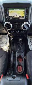 2013 Jeep Wrangler Unlimited Rubicon   - Photo 24 - Bakersfield, CA 93301