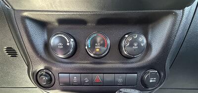 2013 Jeep Wrangler Unlimited Rubicon   - Photo 27 - Bakersfield, CA 93301