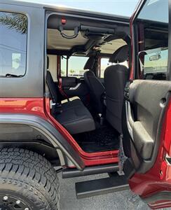 2013 Jeep Wrangler Unlimited Rubicon   - Photo 20 - Bakersfield, CA 93301