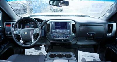 2018 Chevrolet Silverado 1500 LT Crew Cab 2WD   - Photo 8 - Bakersfield, CA 93305