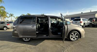 2019 Toyota Sienna SE Premium 7-Passenger   - Photo 16 - Bakersfield, CA 93301