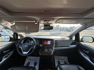 2019 Toyota Sienna SE Premium 7-Passenger   - Photo 20 - Bakersfield, CA 93301