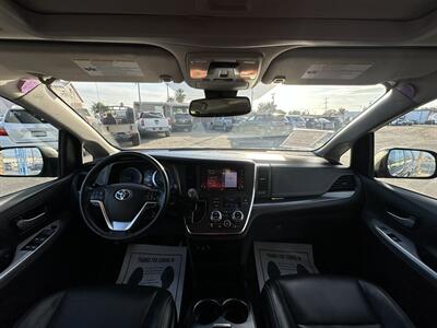 2019 Toyota Sienna SE Premium 7-Passenger   - Photo 21 - Bakersfield, CA 93301