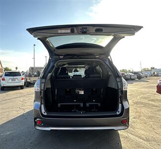 2019 Toyota Sienna SE Premium 7-Passenger   - Photo 11 - Bakersfield, CA 93301