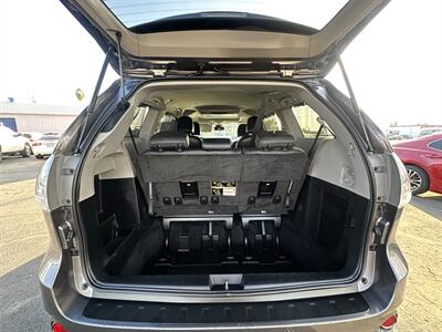 2019 Toyota Sienna SE Premium 7-Passenger   - Photo 12 - Bakersfield, CA 93301
