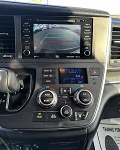 2019 Toyota Sienna SE Premium 7-Passenger   - Photo 32 - Bakersfield, CA 93301