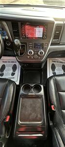 2019 Toyota Sienna SE Premium 7-Passenger   - Photo 24 - Bakersfield, CA 93301