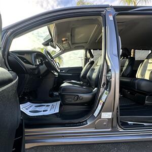 2019 Toyota Sienna SE Premium 7-Passenger   - Photo 6 - Bakersfield, CA 93301