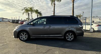 2019 Toyota Sienna SE Premium 7-Passenger   - Photo 4 - Bakersfield, CA 93301