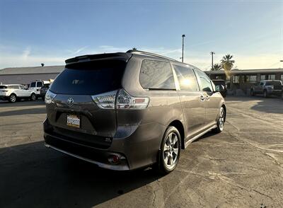 2019 Toyota Sienna SE Premium 7-Passenger   - Photo 14 - Bakersfield, CA 93301