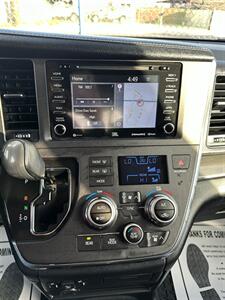 2019 Toyota Sienna SE Premium 7-Passenger   - Photo 33 - Bakersfield, CA 93301