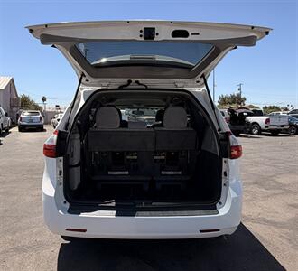 2015 Toyota Sienna LE 8-Passenger - Photo 13 - Bakersfield, CA 93305