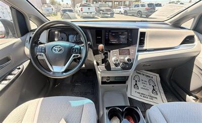 2015 Toyota Sienna LE 8-Passenger - Photo 22 - Bakersfield, CA 93305