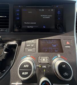 2015 Toyota Sienna LE 8-Passenger - Photo 28 - Bakersfield, CA 93305
