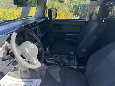 2007 Toyota FJ Cruiser   - Photo 10 - Bakersfield, CA 93305