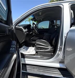 2017 GMC Yukon XL SLT   - Photo 6 - Bakersfield, CA 93305