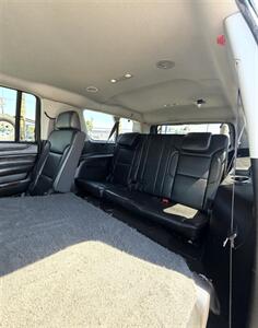 2017 GMC Yukon XL SLT   - Photo 9 - Bakersfield, CA 93305