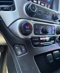 2017 GMC Yukon XL SLT   - Photo 30 - Bakersfield, CA 93305