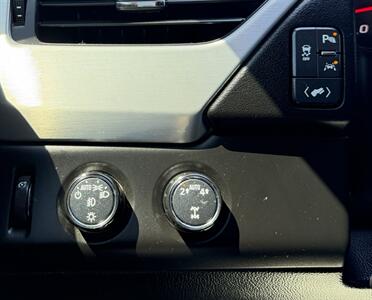 2017 GMC Yukon XL SLT   - Photo 37 - Bakersfield, CA 93305