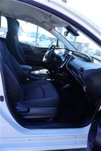2019 Toyota Prius LE   - Photo 6 - Bakersfield, CA 93305