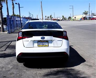 2019 Toyota Prius LE   - Photo 4 - Bakersfield, CA 93305