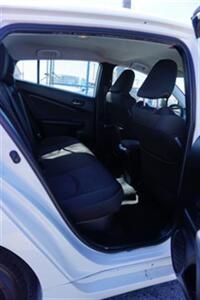 2019 Toyota Prius LE   - Photo 7 - Bakersfield, CA 93305