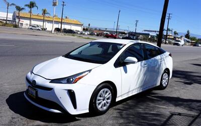 2019 Toyota Prius LE   - Photo 3 - Bakersfield, CA 93305