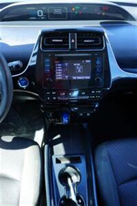 2019 Toyota Prius LE   - Photo 10 - Bakersfield, CA 93305