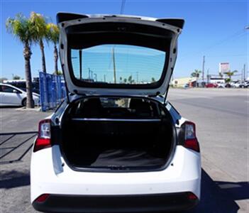 2019 Toyota Prius LE   - Photo 5 - Bakersfield, CA 93305
