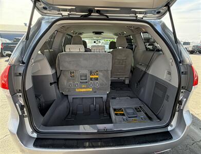 2011 Toyota Sienna LE 8-Passenger   - Photo 12 - Bakersfield, CA 93305