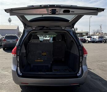 2011 Toyota Sienna LE 8-Passenger   - Photo 11 - Bakersfield, CA 93305
