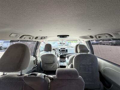 2011 Toyota Sienna LE 8-Passenger   - Photo 19 - Bakersfield, CA 93305