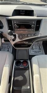 2011 Toyota Sienna LE 8-Passenger   - Photo 25 - Bakersfield, CA 93305
